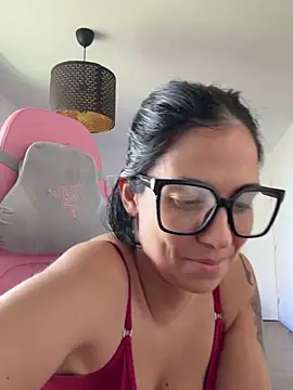 Snapshot of LaPetiteKim chatting on March 10, 2026, 1:05 pm LaPetiteKim online show from March 10, 2026, 1:05 pm