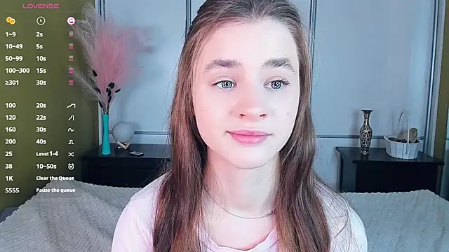 JinnyMcie online show from March 19, 2026, 7:23 am