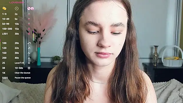 JinnyMcie online show from May 4, 2026, 9:16 am