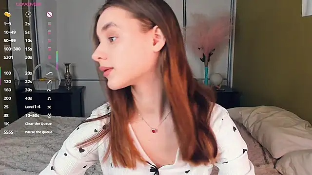 JinnyMcie online show from May 10, 2026, 9:25 am