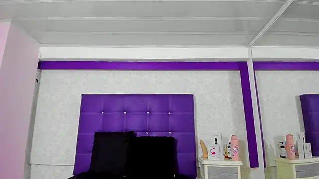 Snapshot of LeaMoreau22 chatting on October 19, 2025, 11:22 am LeaMoreau22 online show from October 19, 2025, 11:22 am