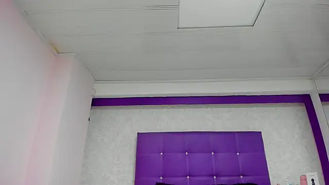 Snapshot of LeaMoreau22 chatting on October 24, 2025, 11:39 am LeaMoreau22 online show from October 24, 2025, 11:39 am