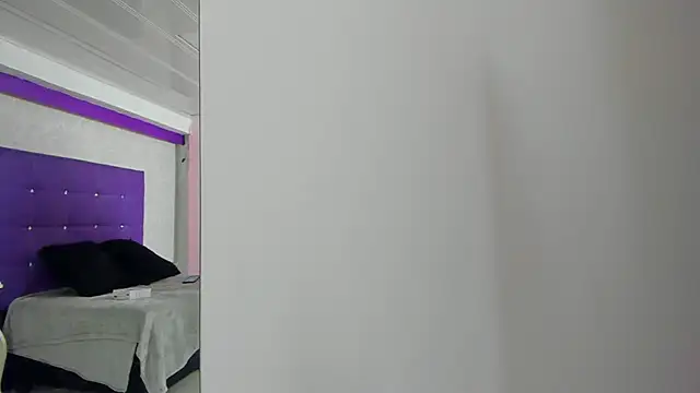 Snapshot of LeaMoreau22 chatting on November 1, 2025, 11:56 am LeaMoreau22 online show from November 1, 2025, 11:56 am