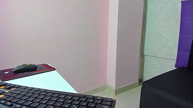 Snapshot of LeaMoreau22 chatting on November 2, 2025, 12:51 pm LeaMoreau22 online show from November 2, 2025, 12:51 pm