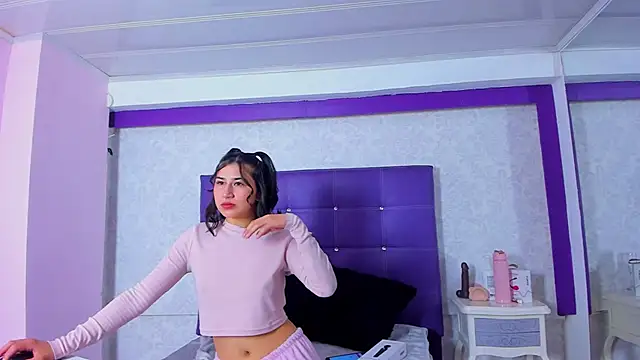 Snapshot of LeaMoreau22 chatting on November 16, 2025, 12:22 pm LeaMoreau22 online show from November 16, 2025, 12:22 pm