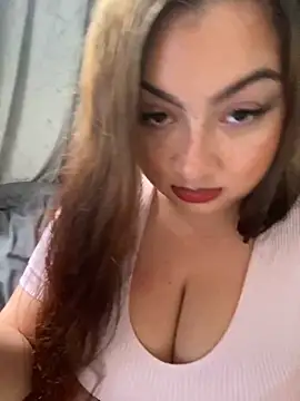 Snapshot of MadelineLeah chatting on June 15, 2026, 6:43 pm MadelineLeah online show from June 15, 2026, 6:43 pm