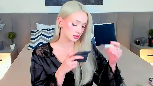 SugarWhisper online show from November 27, 2025, 4:31 pm