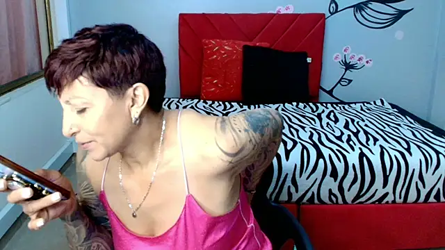 Charlotte  Gray online show from October 15, 2025, 3:28 am