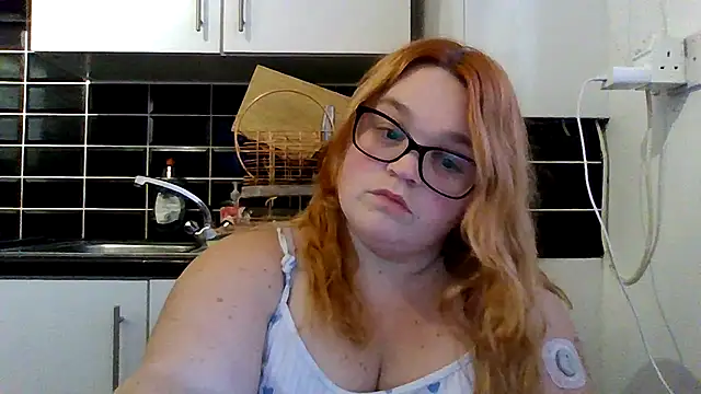 Snapshot of Curvy-AmyX chatting on October 7, 2025, 5:21 pm Curvy-AmyX online show from October 7, 2025, 5:21 pm