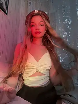  Siennaaa  online show from March 6, 2026, 10:50 pm