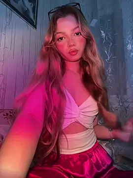  Siennaaa  online show from March 20, 2026, 8:35 pm