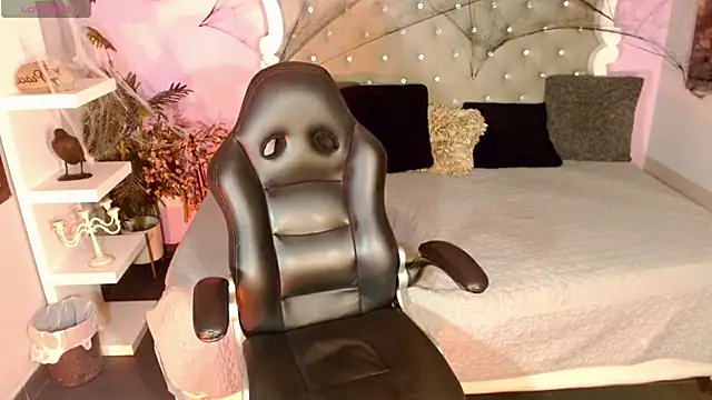 Snapshot of Miranda_Collins chatting on October 17, 2025, 3:53 am Miranda Collins online show from October 17, 2025, 3:53 am