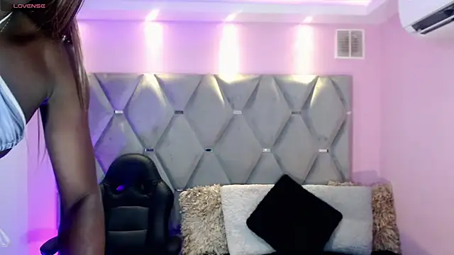 Snapshot of Miranda_Collins chatting on November 5, 2025, 11:32 am Miranda Collins online show from November 5, 2025, 11:32 am