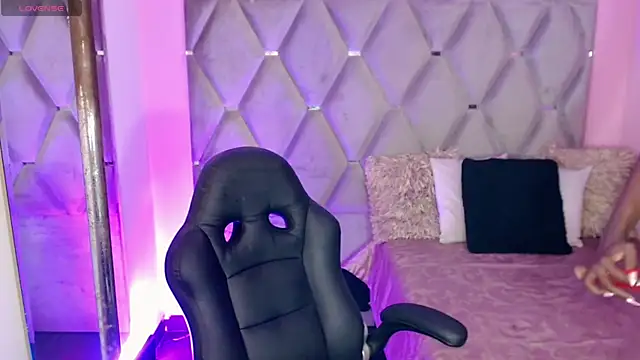 Snapshot of Miranda_Collins chatting on November 16, 2025, 11:05 am Miranda Collins online show from November 16, 2025, 11:05 am