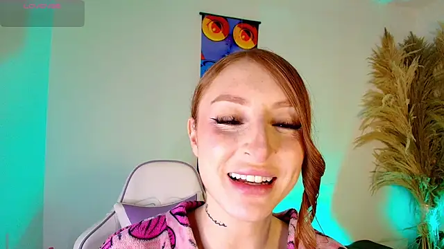 Bennuluspeach  online show from May 20, 2026, 11:05 am