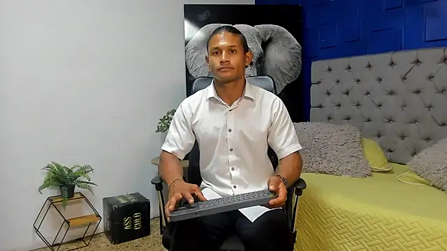 Snapshot of casike1 chatting on October 7, 2025, 11:35 pm casike1 online show from October 7, 2025, 11:35 pm