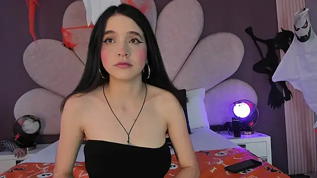 MeganR  online show from November 4, 2025, 11:09 am