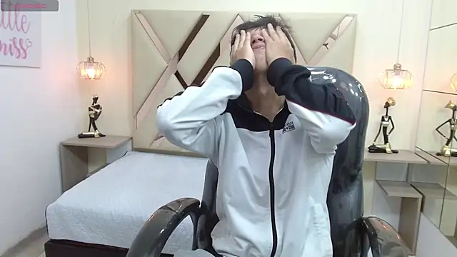 StiwenTwink online show from March 26, 2026, 2:55 pm