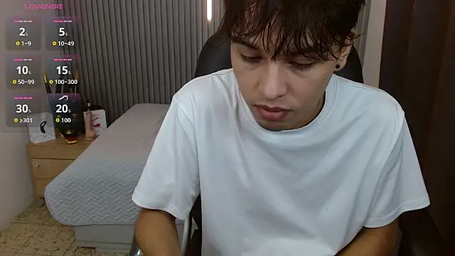 StiwenTwink online show from May 4, 2026, 2:35 pm