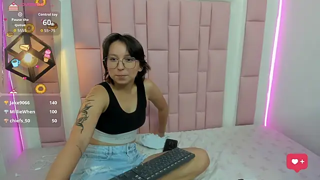 Klaret Toy online show from April 28, 2026, 2:27 am