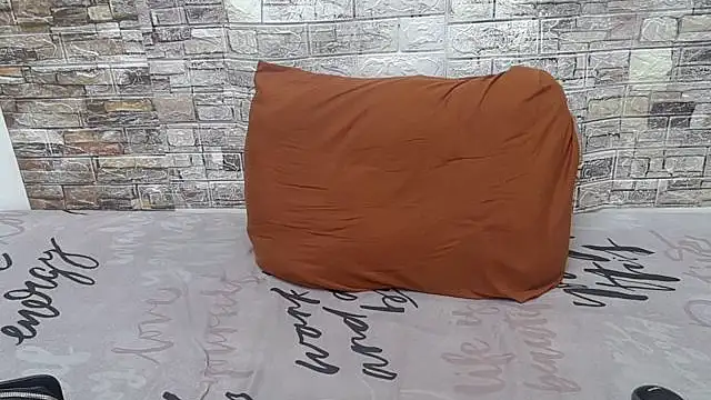 Snapshot of XYummyDoll32 chatting on October 25, 2025, 5:08 pm XYummyDoll32 online show from October 25, 2025, 5:08 pm