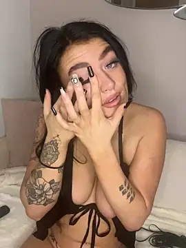 LolaReaX online show from November 5, 2025, 6:13 am