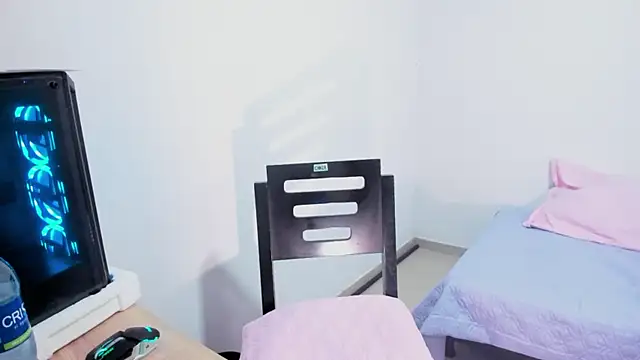 Venus cat  online show from October 18, 2025, 9:15 pm