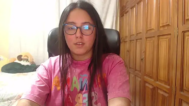 Venus cat  online show from May 18, 2026, 4:07 am