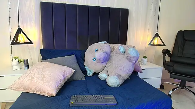 Snapshot of Rubyvixxen_ chatting on October 4, 2025, 3:15 am Rubyvixxen online show from October 4, 2025, 3:15 am