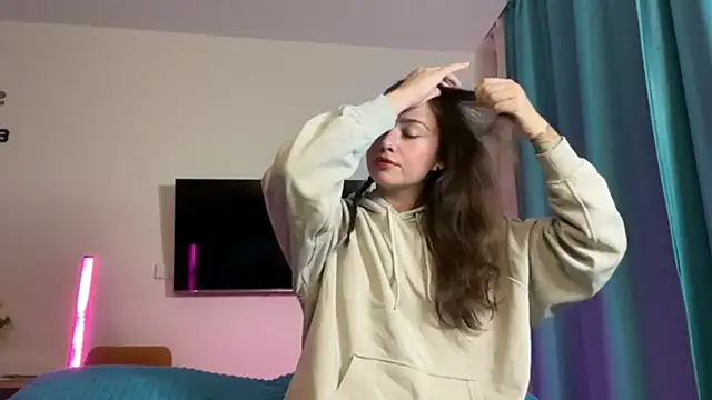 Snapshot of erikaa_miuu chatting on October 13, 2025, 5:24 pm erikaa miuu online show from October 13, 2025, 5:24 pm