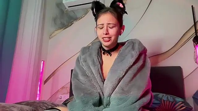 Snapshot of erikaa_miuu chatting on October 18, 2025, 6:52 pm erikaa miuu online show from October 18, 2025, 6:52 pm