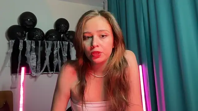 Snapshot of erikaa_miuu chatting on October 28, 2025, 5:48 pm erikaa miuu online show from October 28, 2025, 5:48 pm