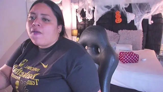 Snapshot of MayaCurvy chatting on November 2, 2025, 4:15 am MayaCurvy online show from November 2, 2025, 4:15 am