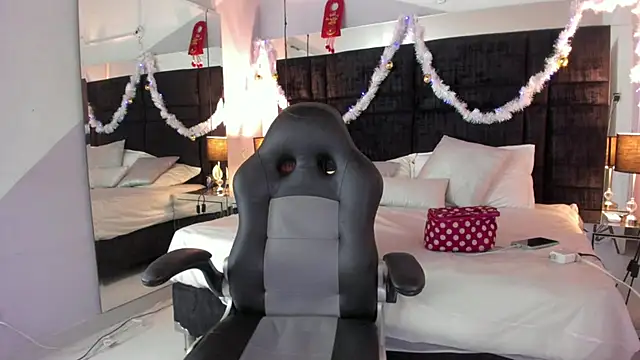 Snapshot of MayaCurvy chatting on November 16, 2025, 4:40 am MayaCurvy online show from November 16, 2025, 4:40 am