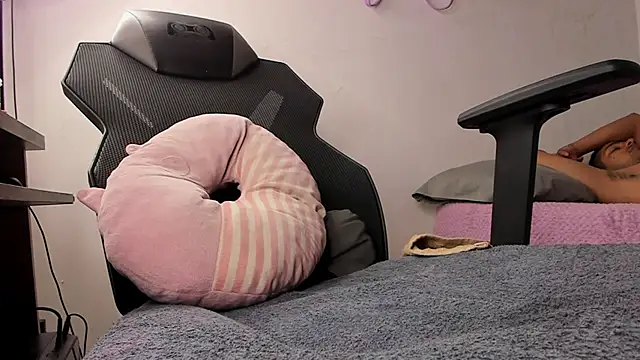 Snapshot of sweet_charm_ chatting on October 2, 2025, 12:01 pm sweet charm online show from October 2, 2025, 12:01 pm