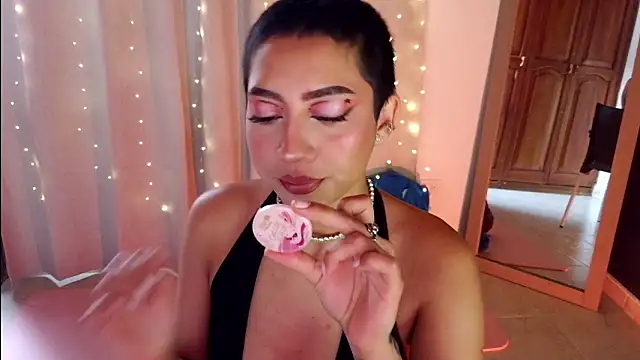 Snapshot of emma_web_ chatting on March 5, 2026, 5:09 pm emma web online show from March 5, 2026, 5:09 pm