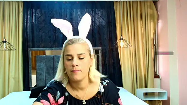 Snapshot of scarlet_milf_ chatting on October 23, 2025, 7:34 pm scarlet milf online show from October 23, 2025, 7:34 pm