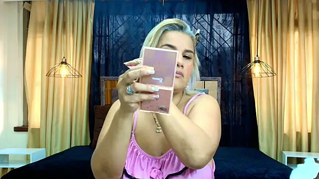 Snapshot of scarlet_milf_ chatting on November 14, 2025, 1:43 pm scarlet milf online show from November 14, 2025, 1:43 pm