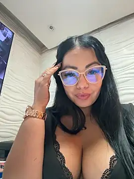 Aurora-Hernandez online show from October 7, 2025, 3:25 am