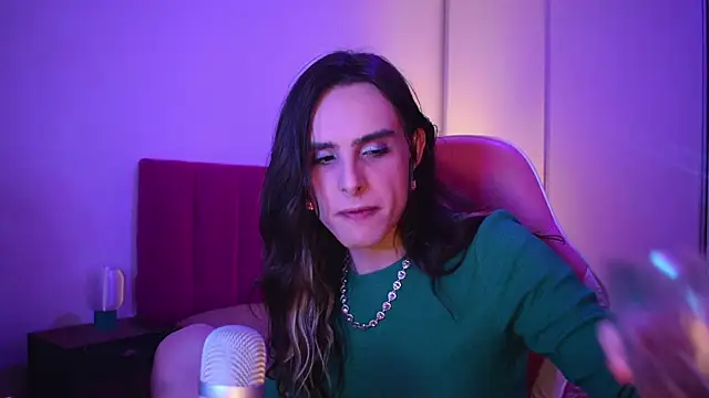 estrogen nia online show from June 18, 2026, 2:12 am