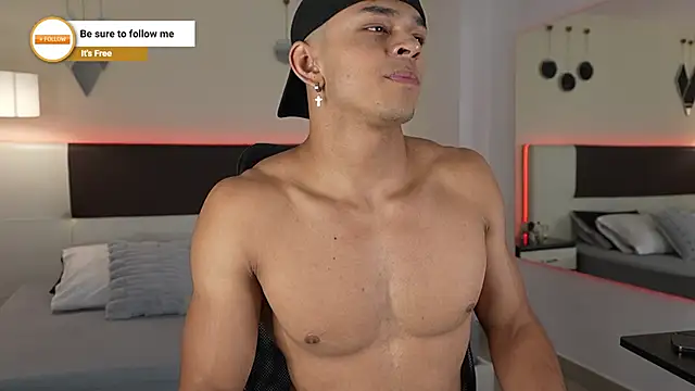 Snapshot of DanteeStone chatting on October 1, 2025, 8:48 pm DanteeStone online show from October 1, 2025, 8:48 pm