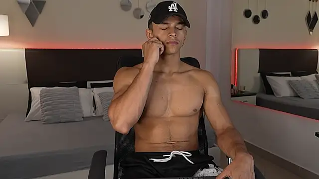 Snapshot of DanteeStone chatting on October 10, 2025, 8:19 pm DanteeStone online show from October 10, 2025, 8:19 pm