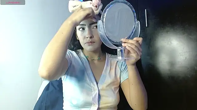 Snapshot of JuliethaFox chatting on October 7, 2025, 11:24 pm JuliethaFox online show from October 7, 2025, 11:24 pm