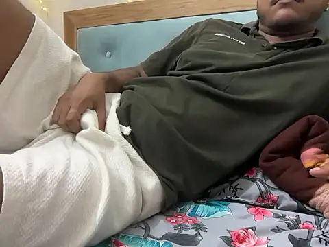 Snapshot of YourBlackBull chatting on October 4, 2025, 10:08 pm YourBlackBull online show from October 4, 2025, 10:08 pm