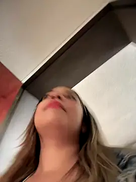 Ada Pink online show from December 18, 2025, 3:18 pm