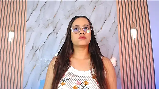 PiaGelvez online show from November 21, 2025, 8:18 pm