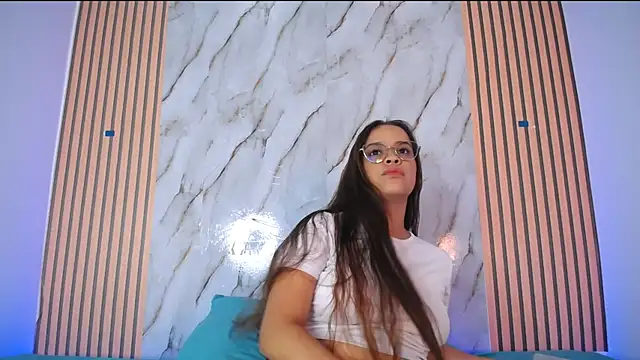 PiaGelvez online show from January 13, 2026, 8:03 pm