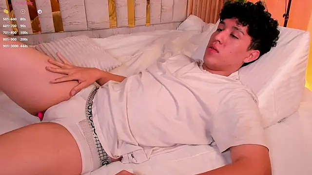 Snapshot of kai_zareck chatting on October 19, 2025, 11:22 am kai zareck online show from October 19, 2025, 11:22 am