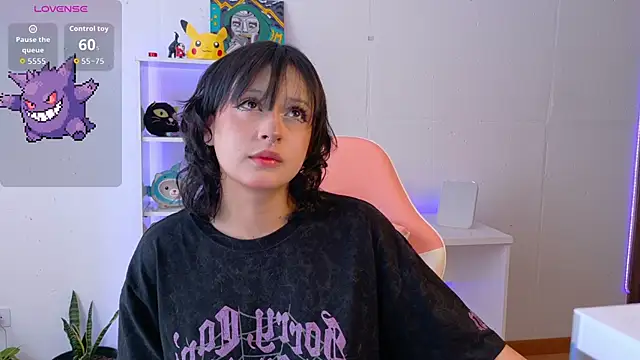 Snapshot of Sallie_Doll chatting on November 4, 2025, 6:40 pm Sallie Doll online show from November 4, 2025, 6:40 pm