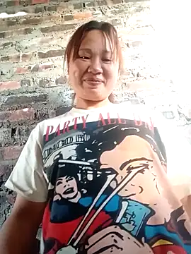 Snapshot of Suka_xx chatting on October 17, 2025, 11:40 pm Suka xx online show from October 17, 2025, 11:40 pm